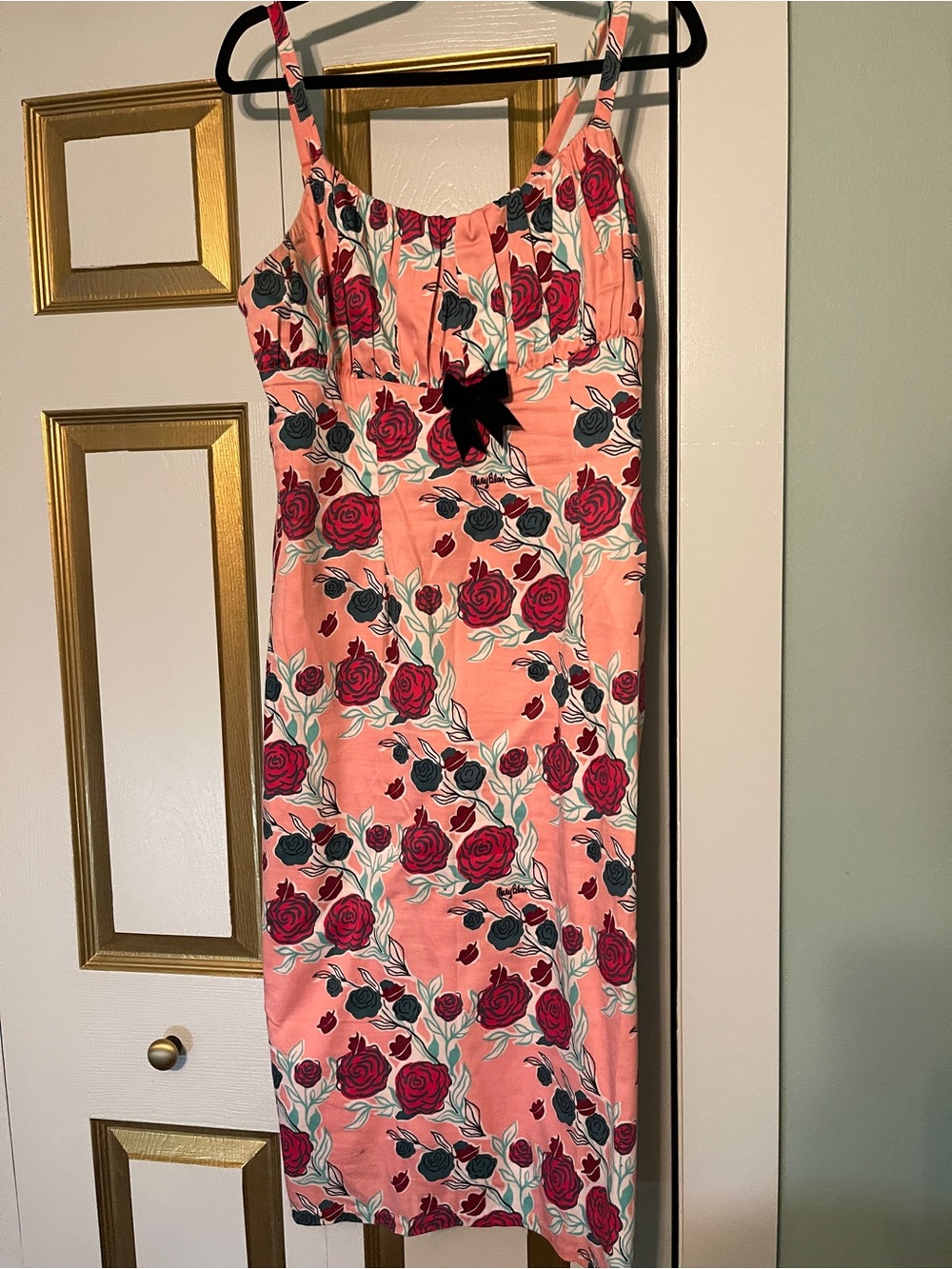 Pinup Couture x Mary Blair lips and roses Evangeline wiggle dress in pink - Picture 2 of 3